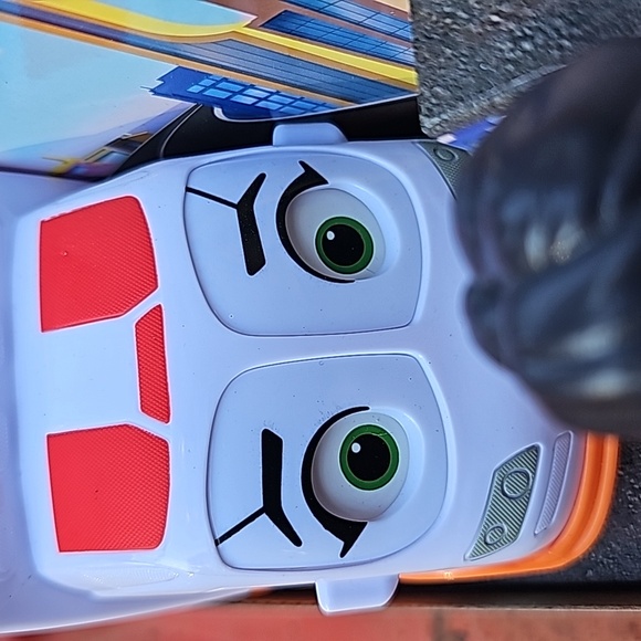 Disney Junior Firebuds Friends Violet and Axl Figure and Ambulance Vehicle Set - Picture 4 of 12